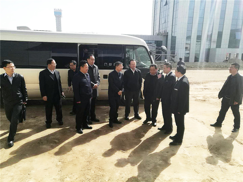 蘭州市委副書記、市長張偉文一行蒞臨新區(qū)“亞太伊士頓電梯”、“亞太澳泊智能車庫”、“亞太新能源汽車”
