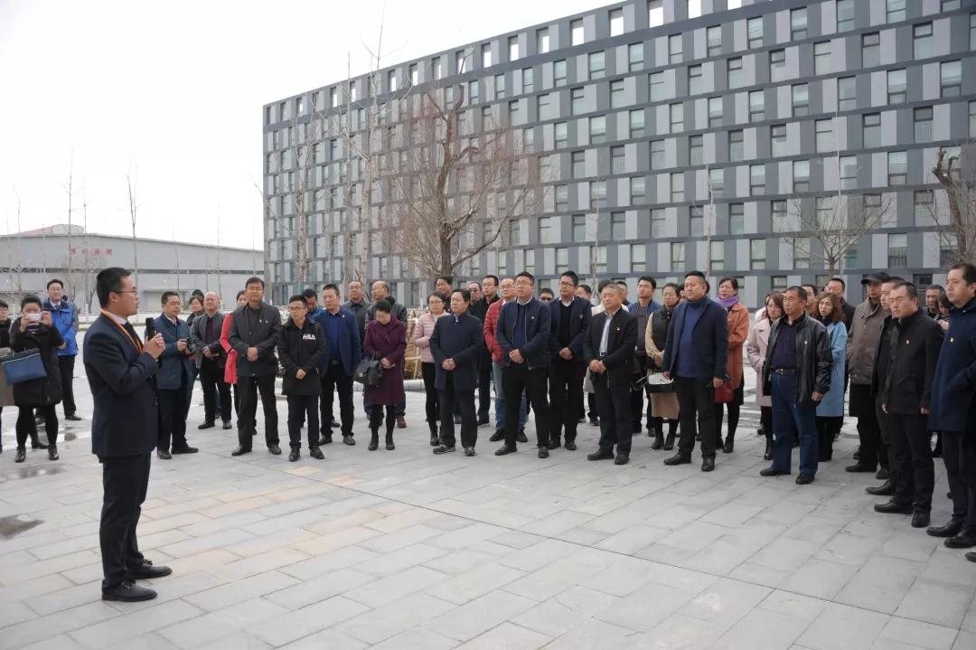 甘肅省第三期黨建強、發(fā)展強非公經(jīng)濟工作能力提升培訓(xùn)班參觀蘭州新區(qū)“亞太三廠” 項目